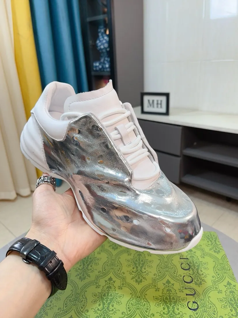 Men's shoes 💰560🌹🌹【GUCCI】pop-up casual sneakers with daddy outsole, breathable and comfortable, easy to walk, versatile style for trendy men, upper with cowhide edge and rhinestone design on the outsole➕genuine leather lining➕Gucci's popular original outsole, sports and running style, super comfortable. Code number 38-44